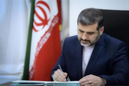 باید قدرت صادرات کاغذ به عنوان نماد هویتی ایران را بیابیم