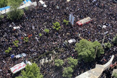 پیکر شهید مالک رحمتی در گلزار شهدای مراغه آرام گرفت