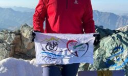 پرچم های باشگاه کوهنوردی قزل داغ و پایگاه خبری گوگان سسی در قله خلنو به اهتزاز درآمد