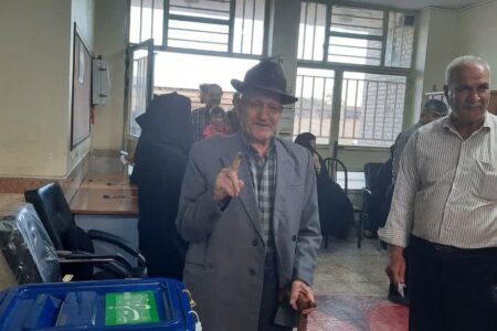 حضور مسن ترین رأی دهنده گوگانی با ۹۲ سال سن در انتخابات ریاست جمهوری ۱۴۰۳
