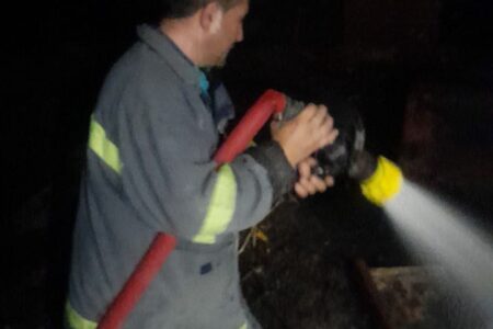 آتش سوزی خانه باغ در گوگان با تلاش آتش نشانان مهار شد