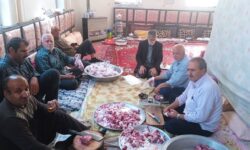 ذبح یک راس گوسفند و توزیع گوشت آن بین نیازمندان در گوگان