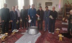 آیین سنتی چهل یاسین سویی در مسجد باباخان گوگان برگزار شد/ برگزاری آیین سنتی قرائت چهل یاسین در مسجد باباخان همزمان با لحظه تحویل سال نو