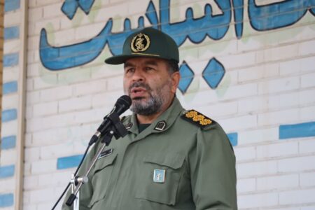 همراهی با انقلاب اسلامی لازمه نابودی کامل استکبار جهانی/ تا آخرین قطره خون در مقابل توطئه‌های دشمن ایستاده ایم