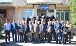 معلمان بازنشسته و شاغل روستای دستجرد به همراه مدیران مدارس این روستا مورد تجلیل قرار گرفتند