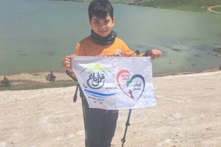 اهتزاز پرچم باشگاه کوهنوردی قزل‌داغ گوگان و گوگان‌سسی بر فراز دالامپر