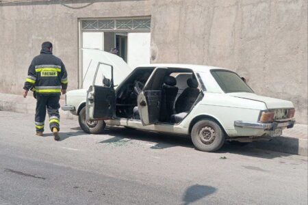آتش‌سوزی خودرو در خیابان علمدار گوگان با اقدام سریع آتش‌نشانی مهار شد