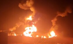 مهار آتشسوزی در کارخانه تولید چسب و انبار مواد شیمیایی روستای اخیجهان