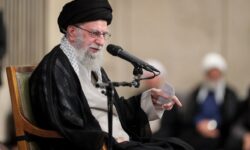 حضور و سخنرانی رهبر معظم انقلاب در مراسم عزاداری شهادت امام رضا علیهالسلام