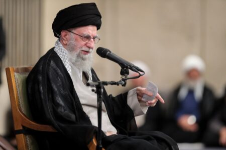 حضور و سخنرانی رهبر معظم انقلاب در مراسم عزاداری شهادت امام رضا علیهالسلام