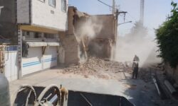 آزادسازی ملک وراث مرحوم فتحی در میدان انقلاب تیمورلو برای توسعه شهری