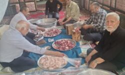 آیین ماهانه نذر قربانی در مسجد باباخان گوگان تداوم یافت